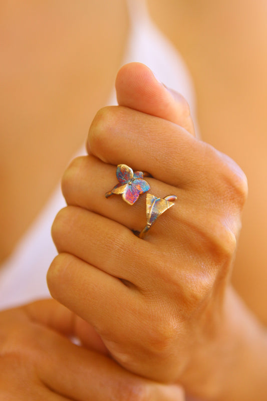 Anel com flor de hortensia