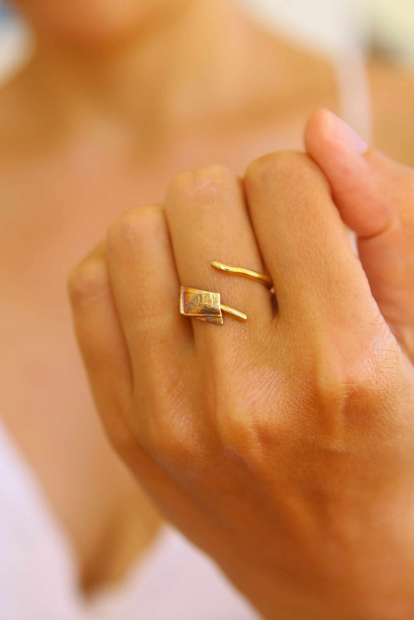 Anel com fragmento de folha