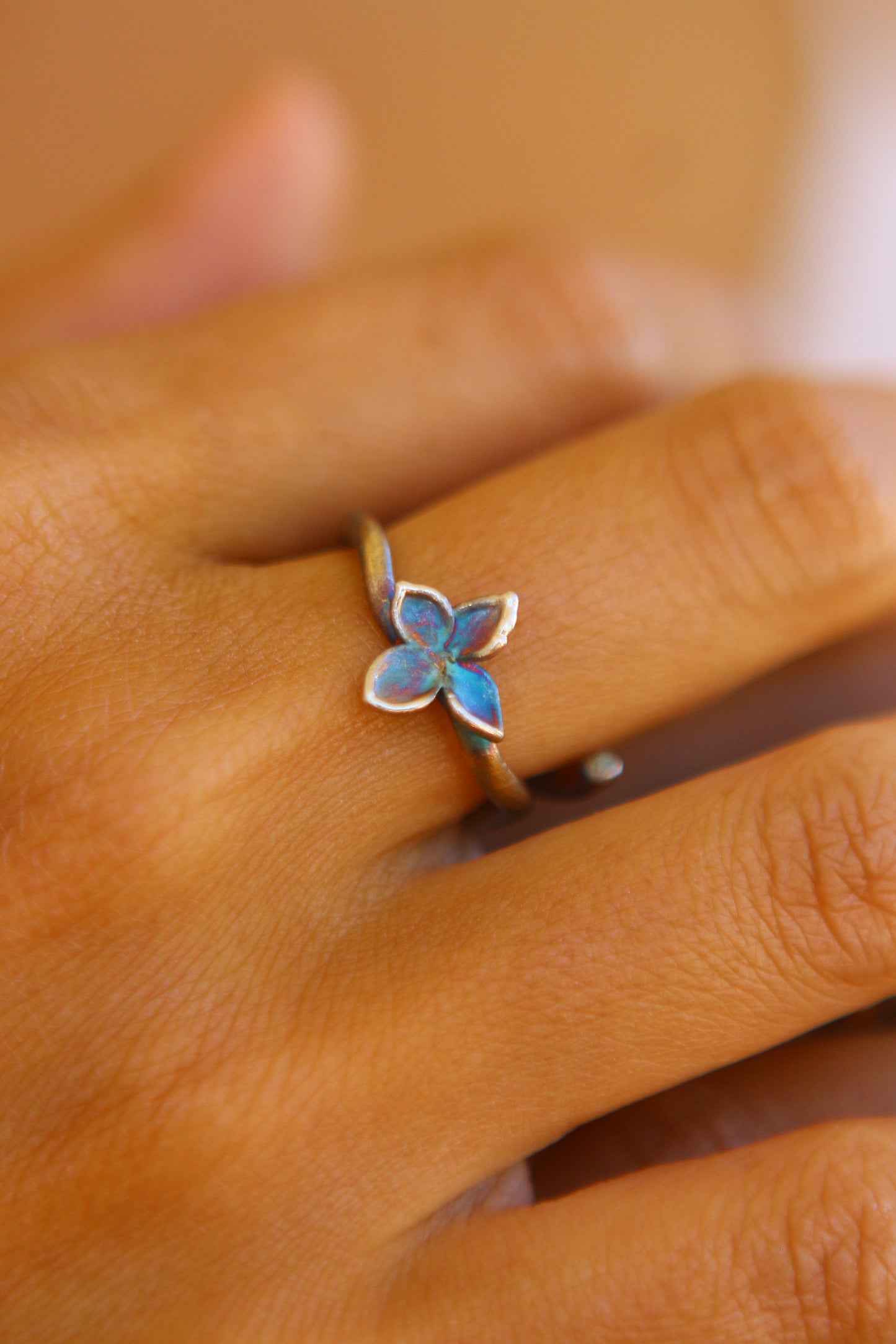 Anel com flor de hortensia