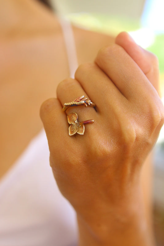 Anel com flor de hortensia