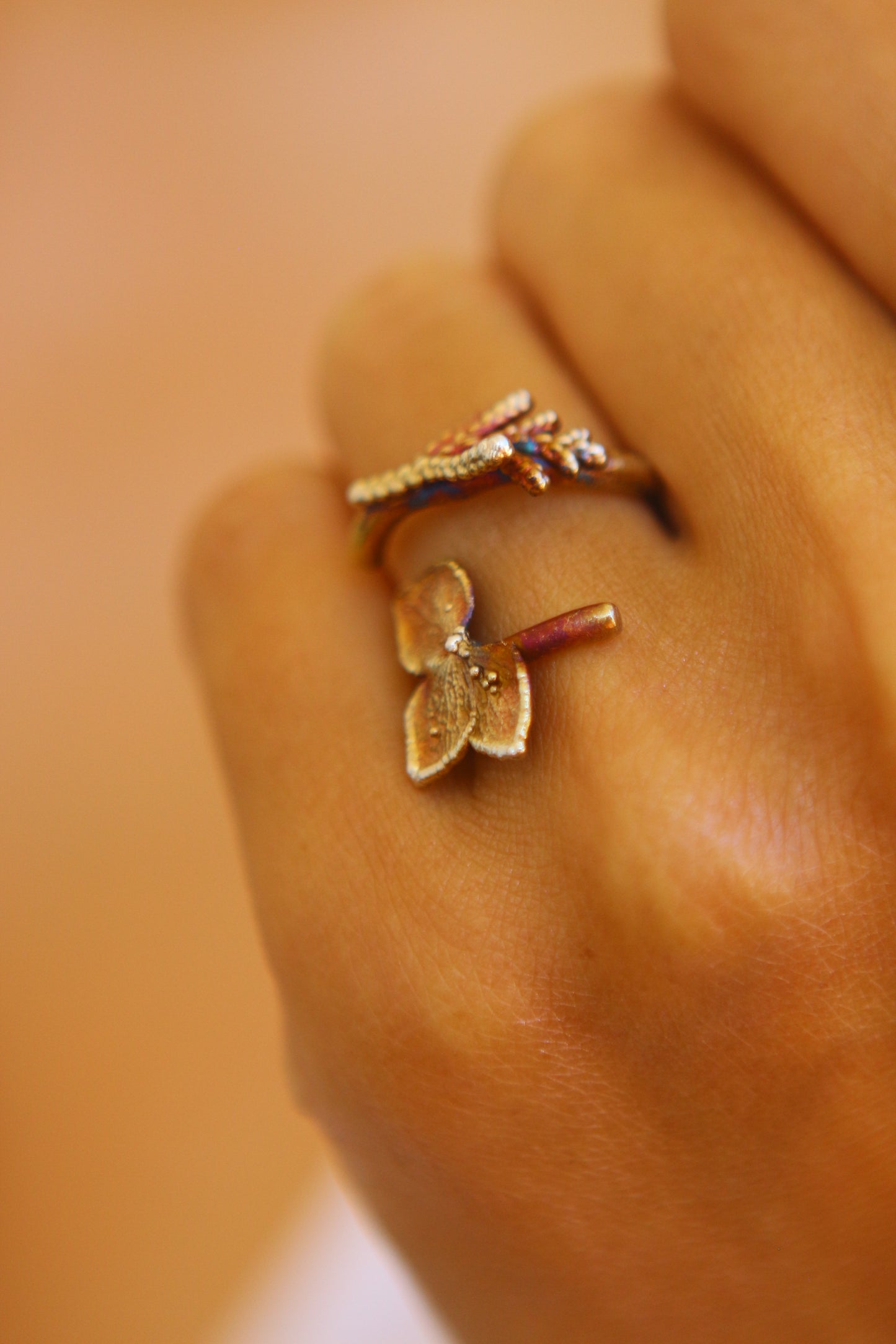 Anel com flor de hortensia