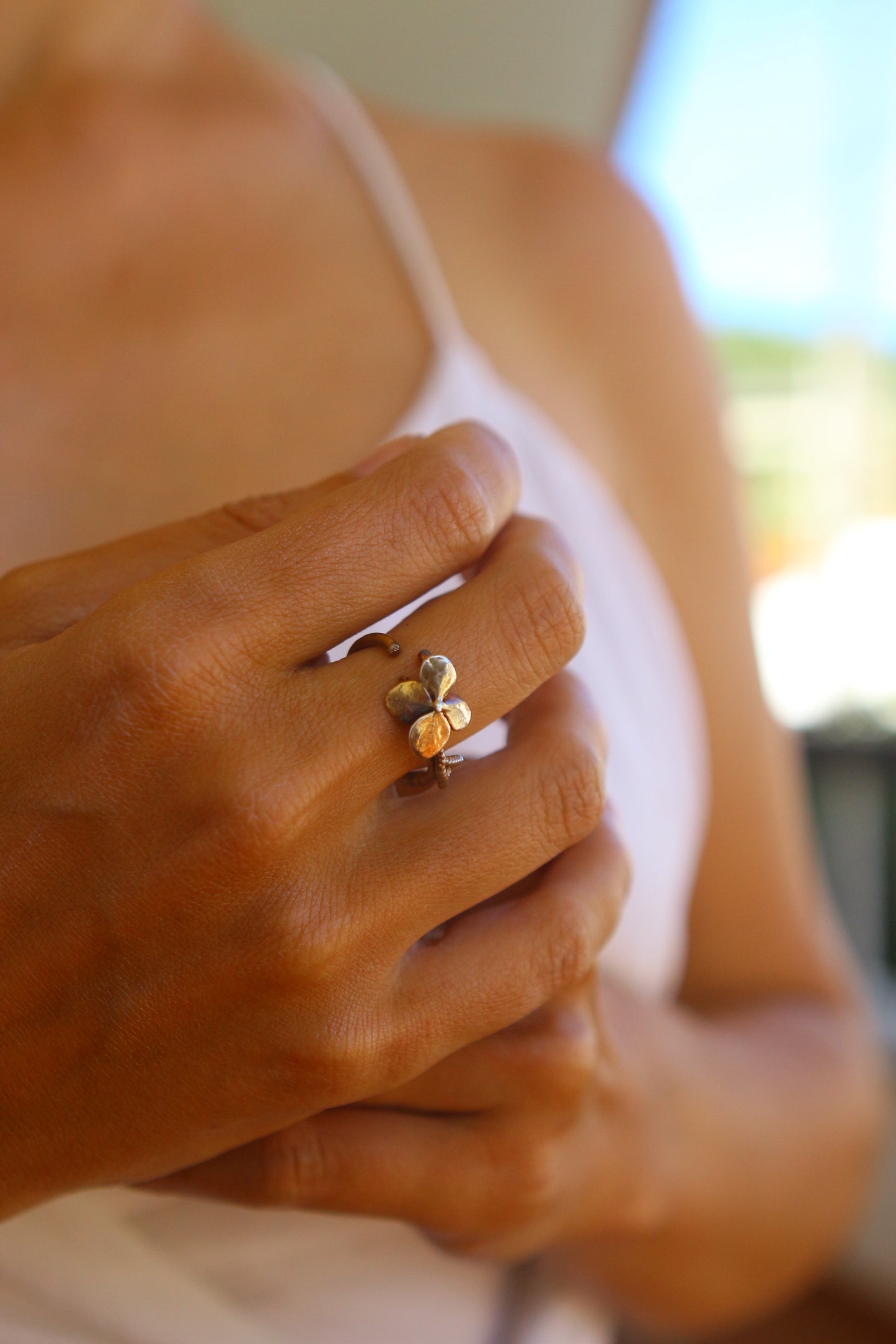 Anel com flor de hortensia