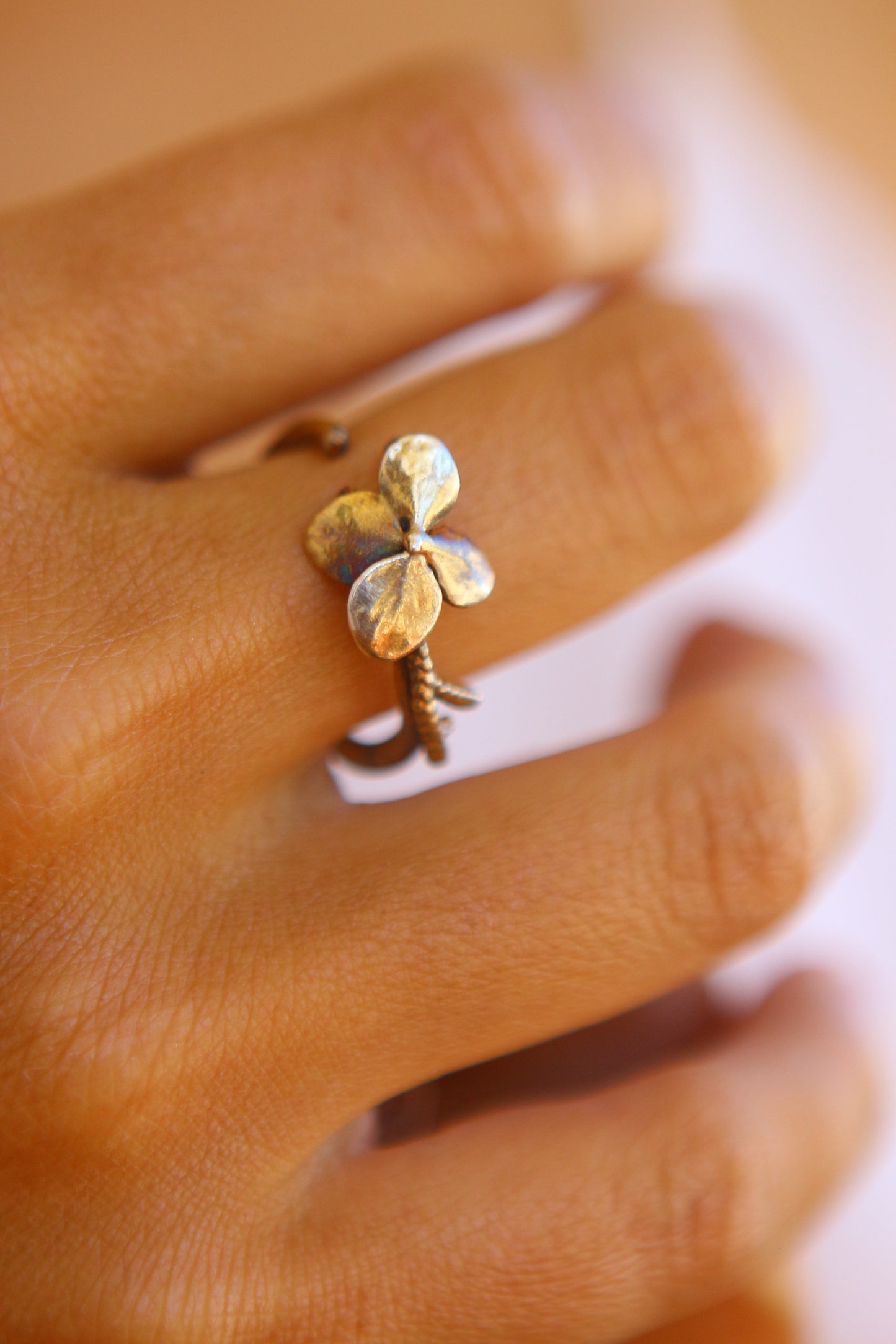 Anel com flor de hortensia