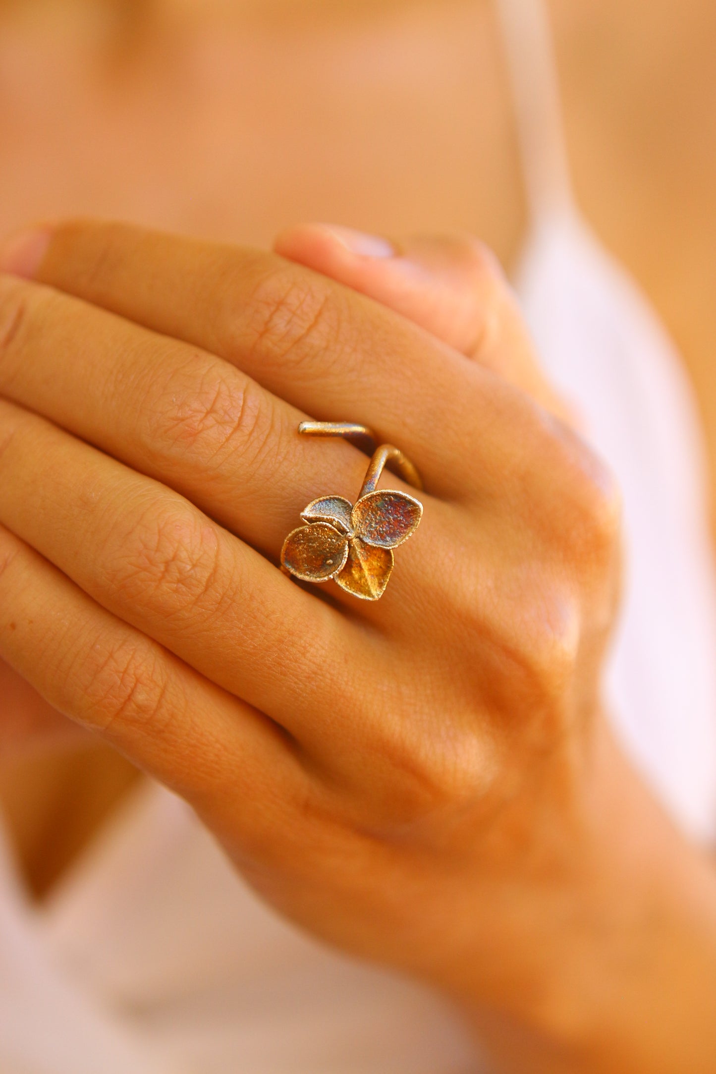 Anel com flor de hortensia