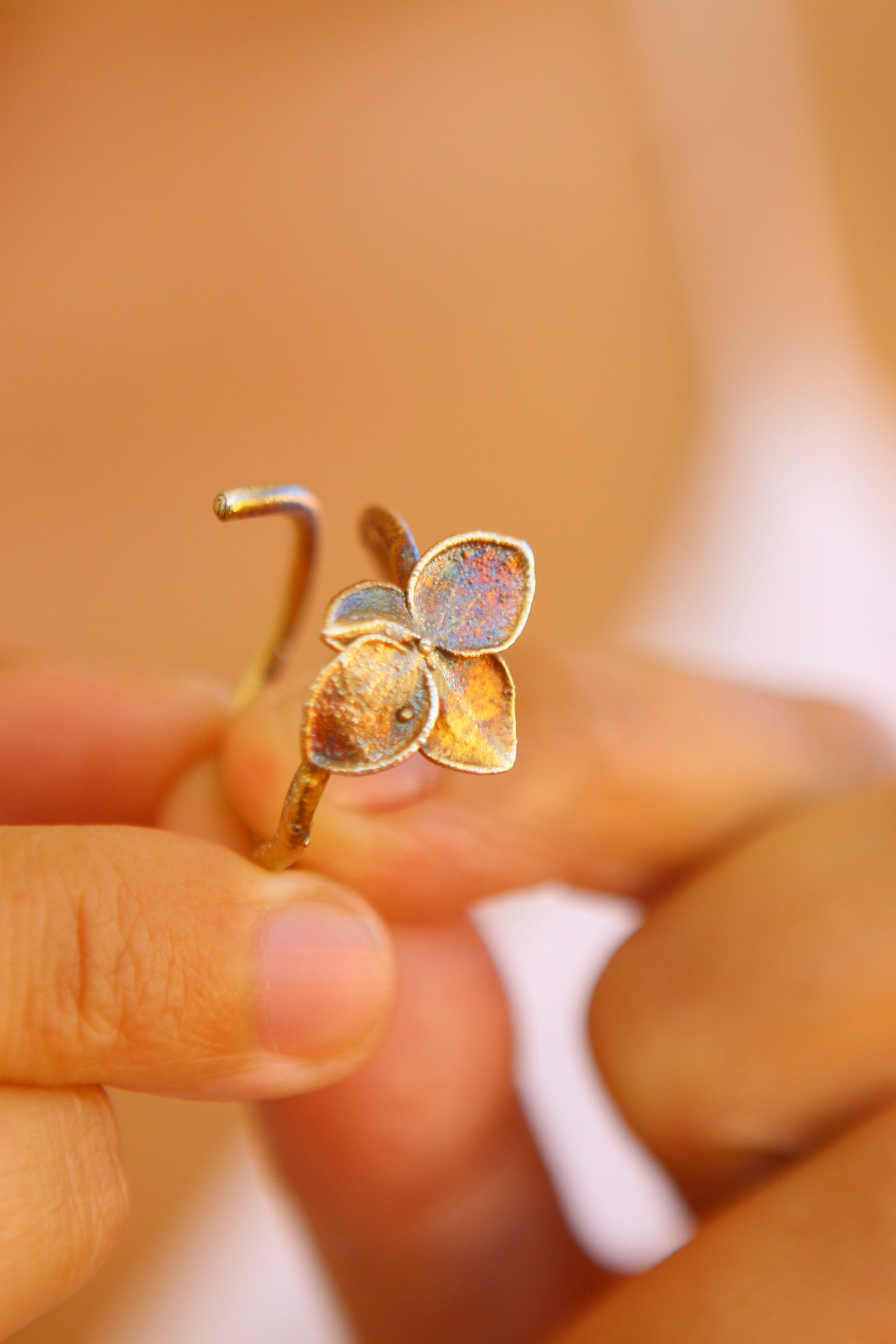 Anel com flor de hortensia