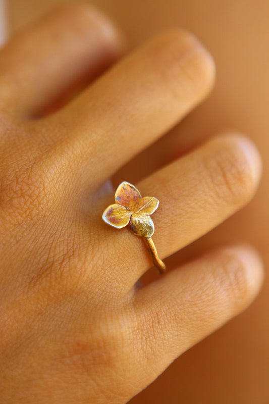 Anel com flor de hortensia