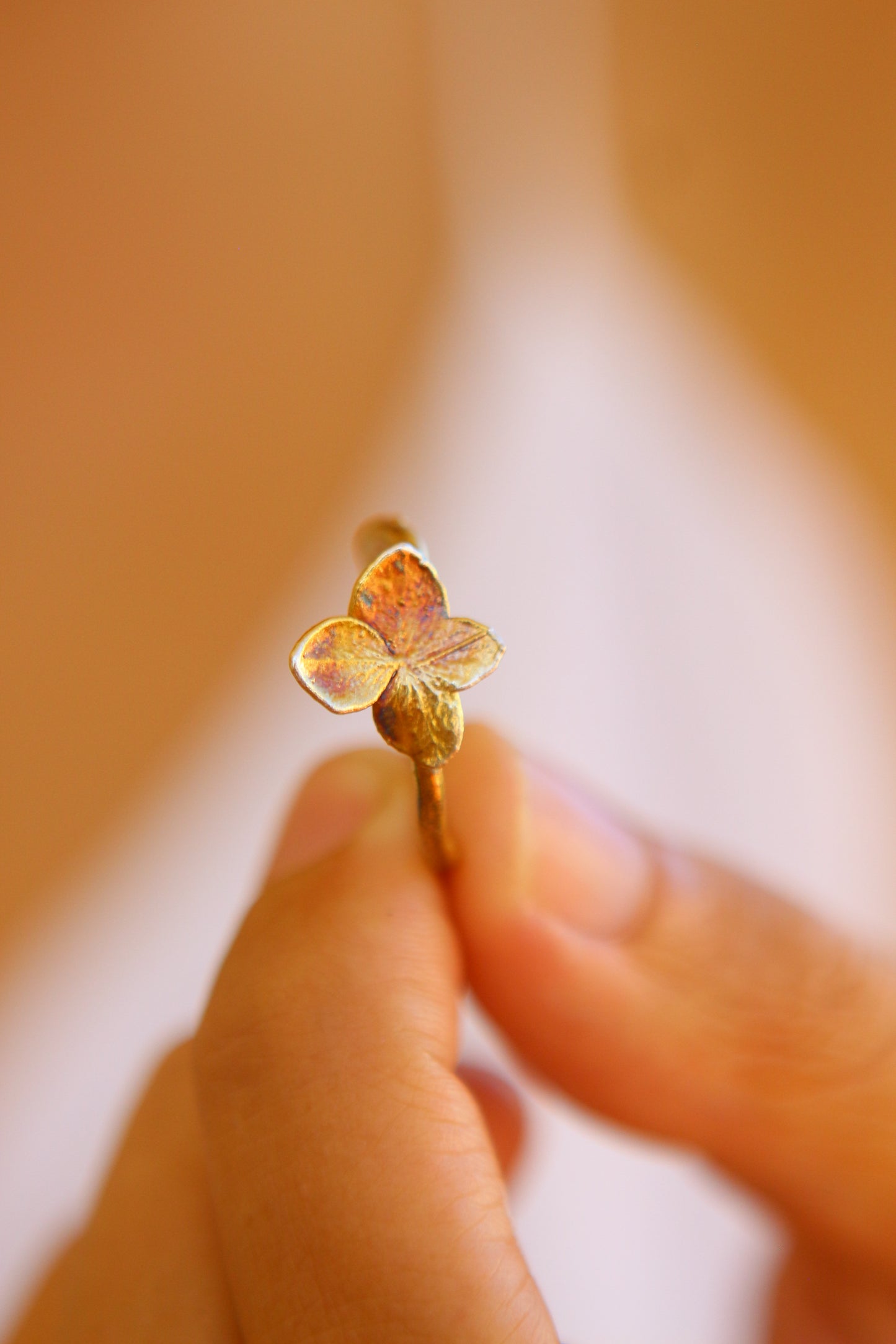 Anel com flor de hortensia