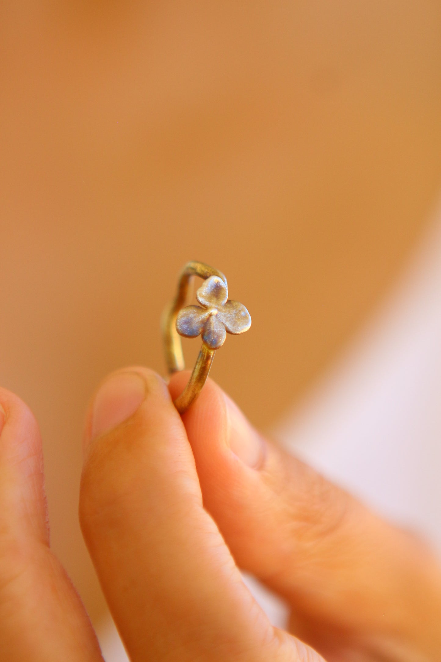 Anel com flor de hortensia