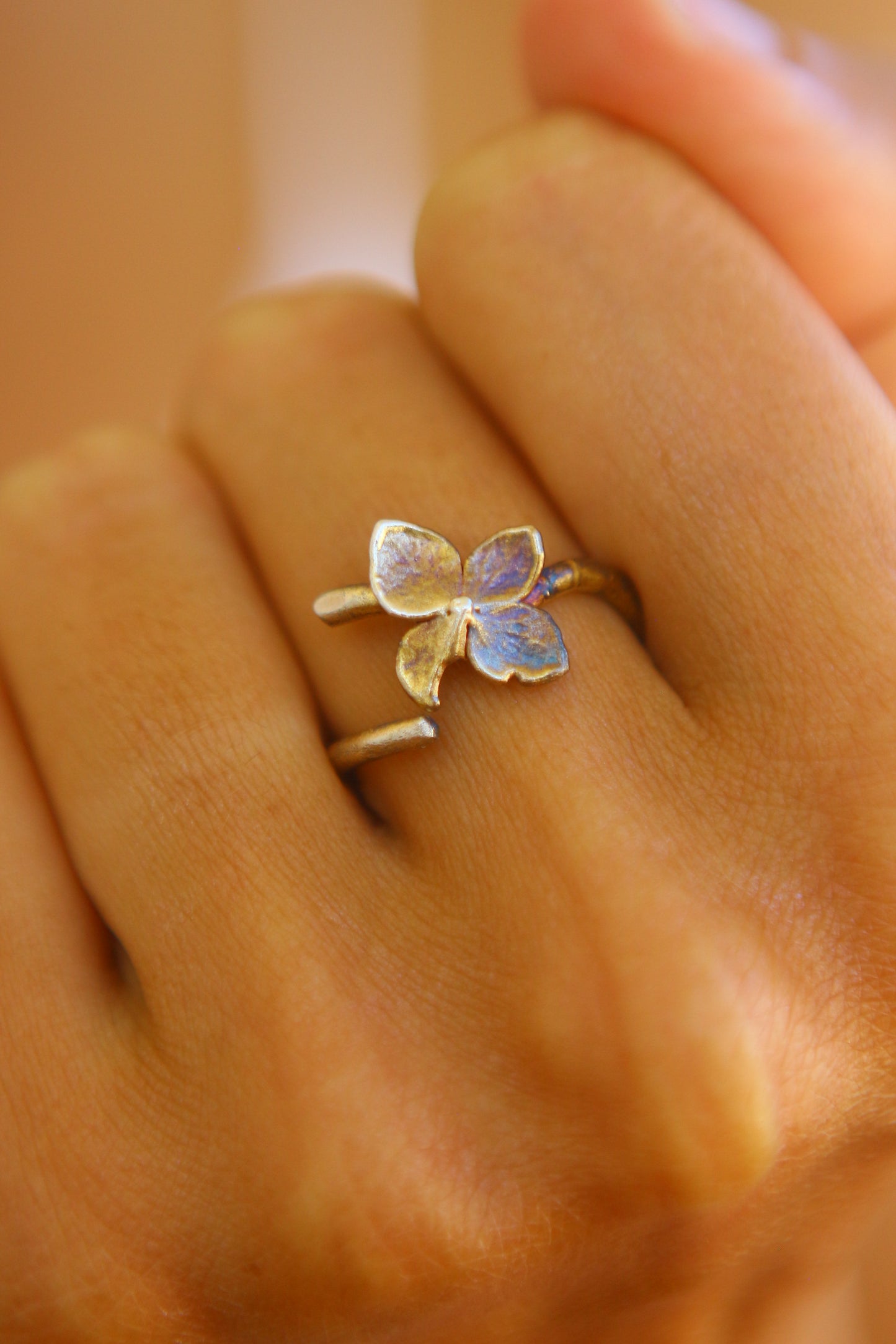 Anel com flor de hortensia