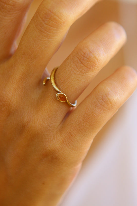 Anel com petala de hortensia