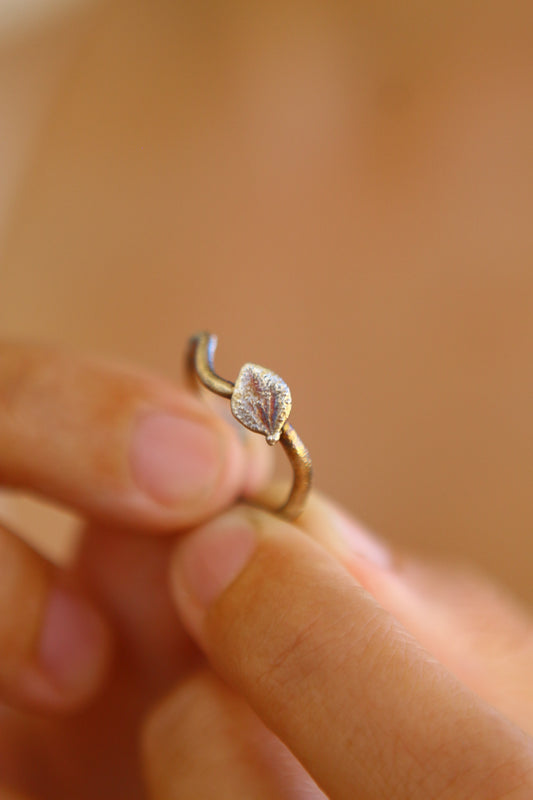 Anel com petala de hortensia