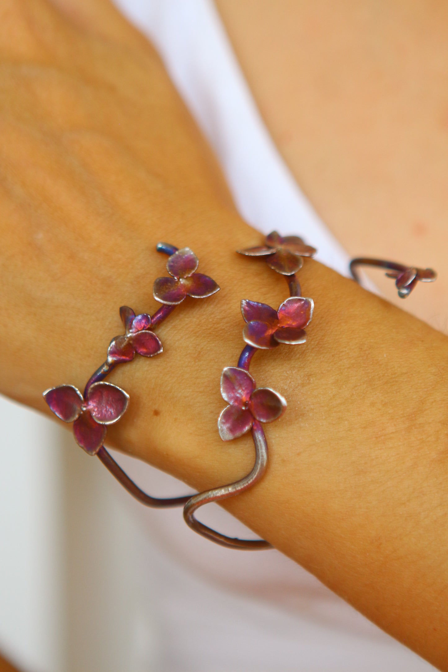 Pulseira com flores de hortensia