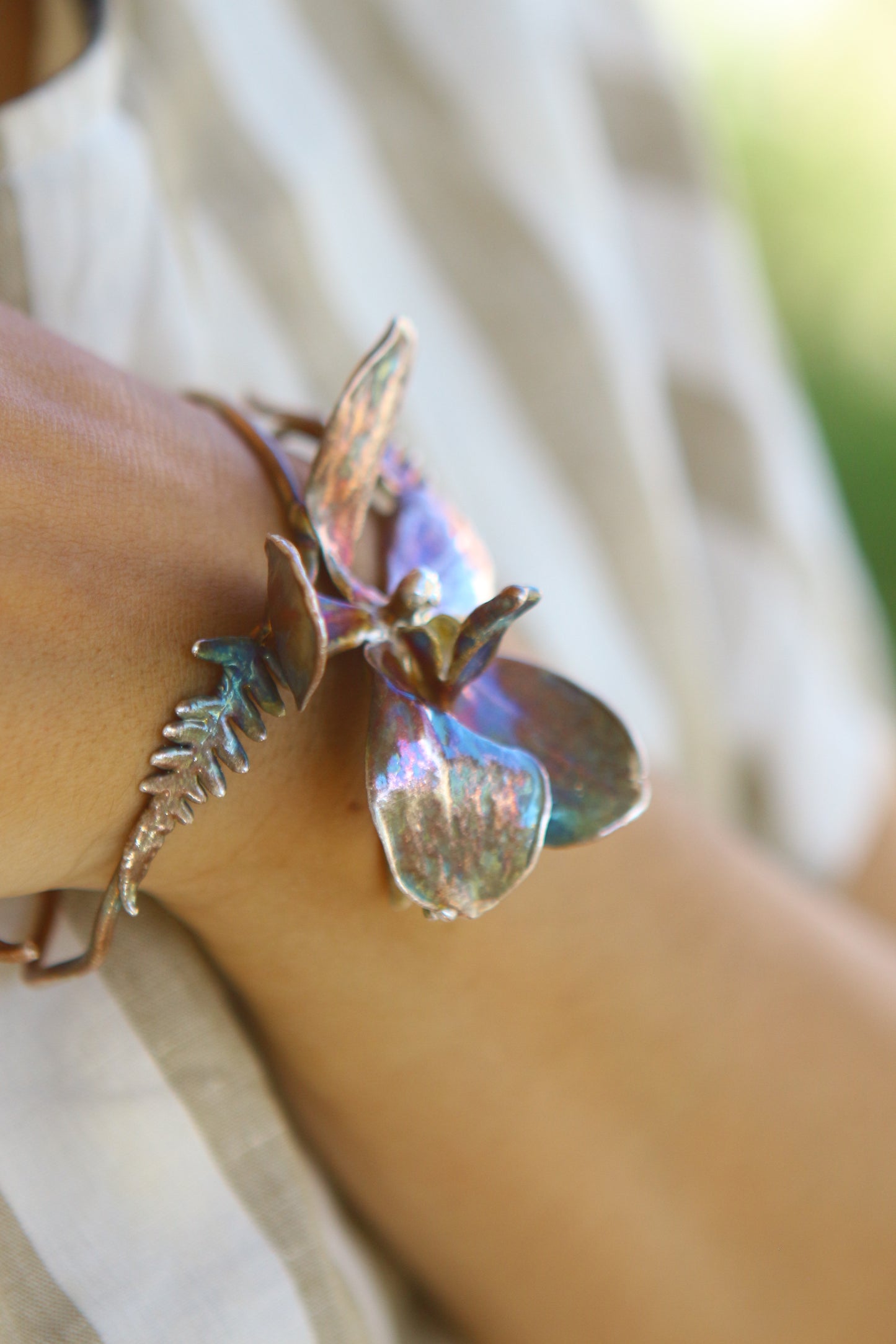 Pulseira com flor de orquidea