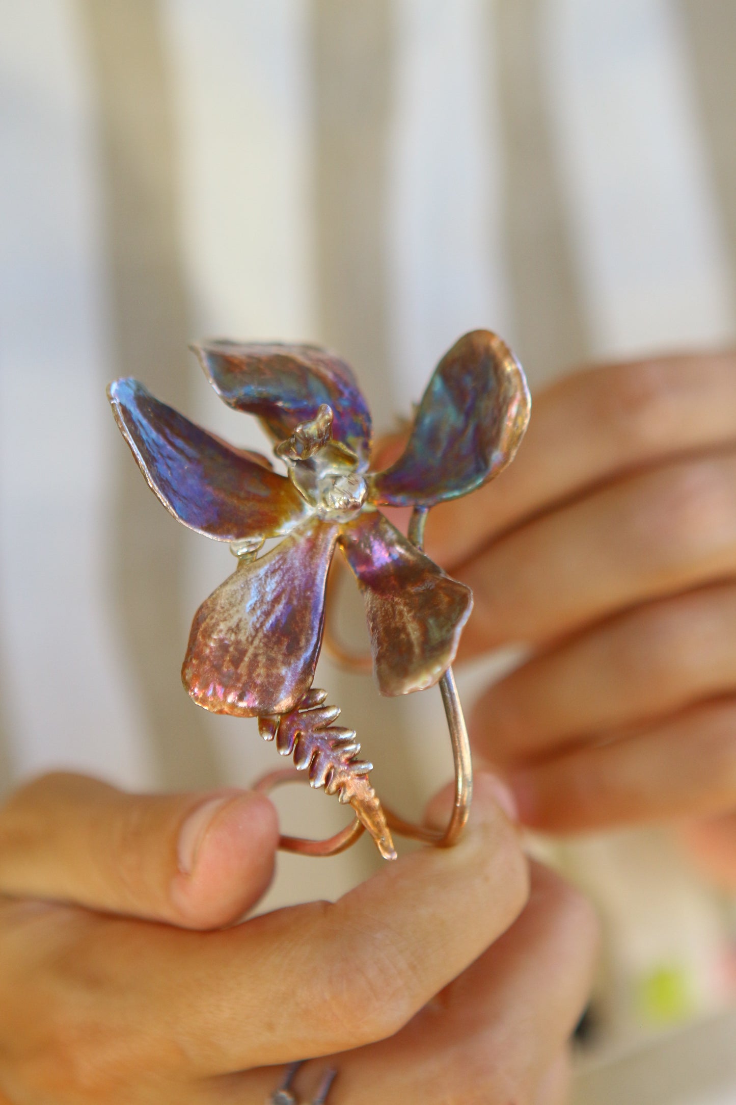 Pulseira com flor de orquidea