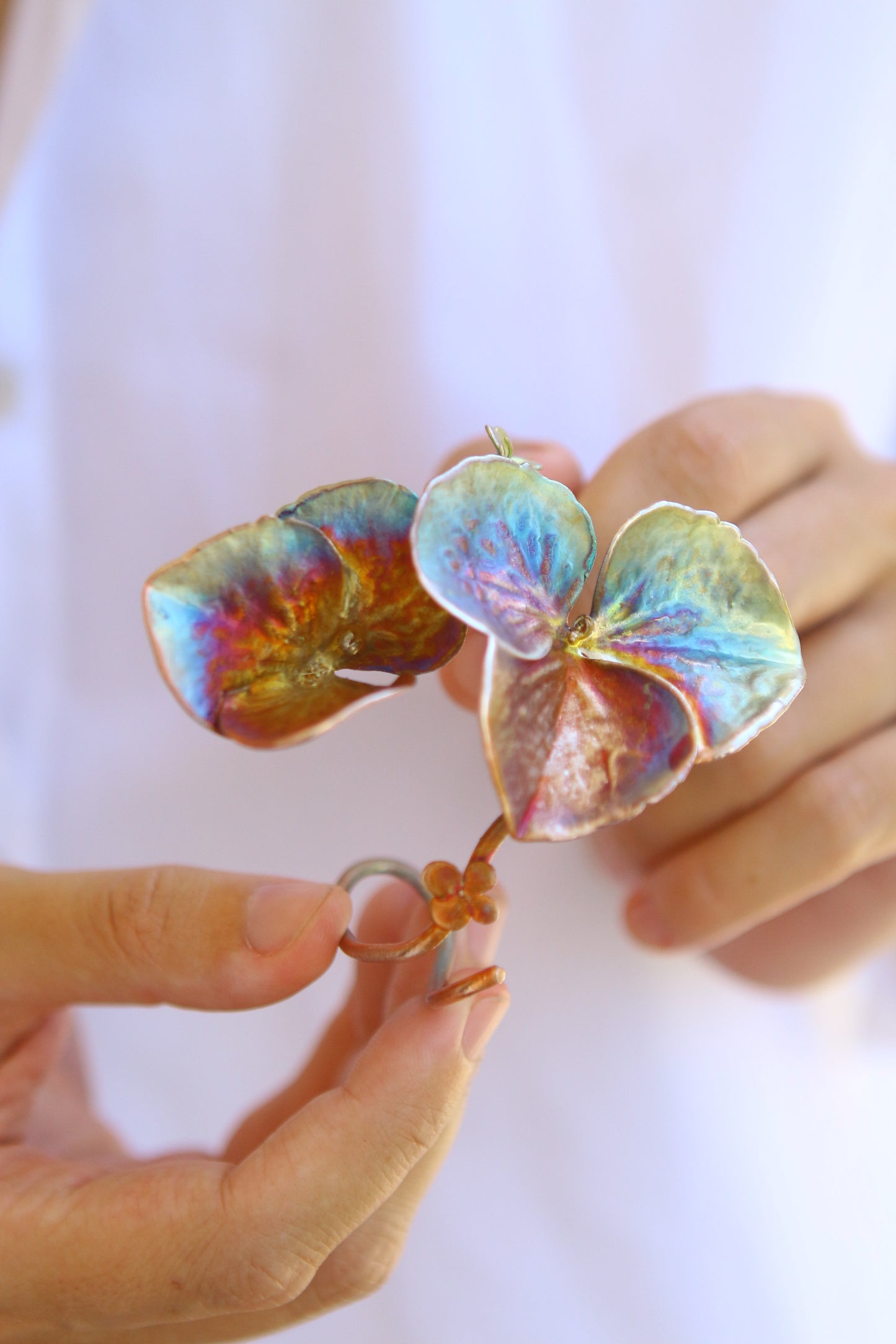 Pulseira com flores de hortensia