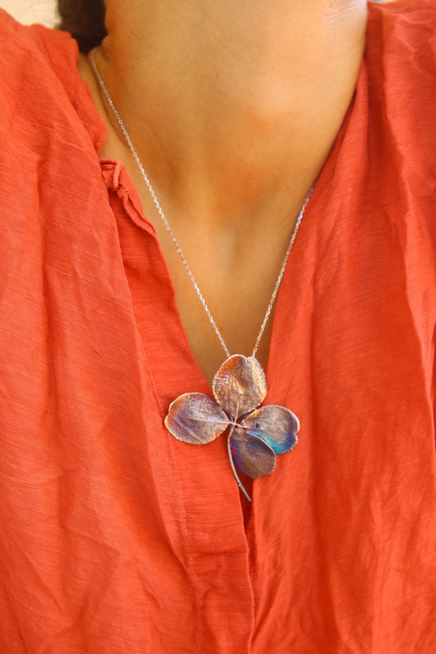 Pendente com folha de trevo de quatro folhas