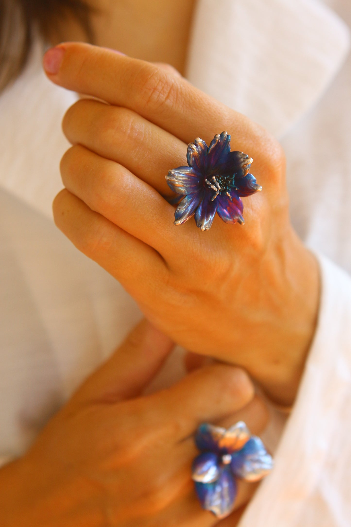 Anel com flor de cosmos