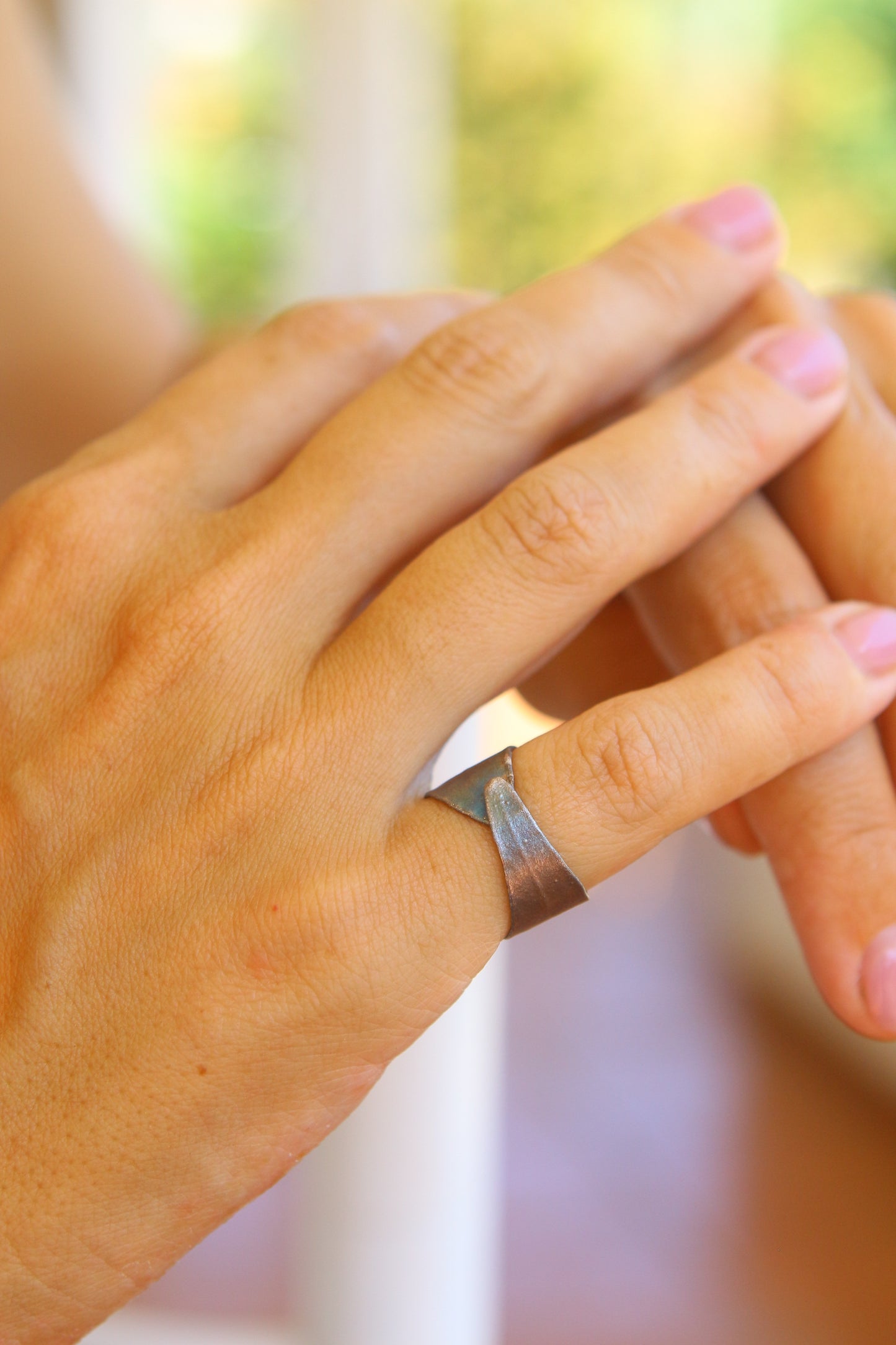 Anel com folha de arvore-de-ferro