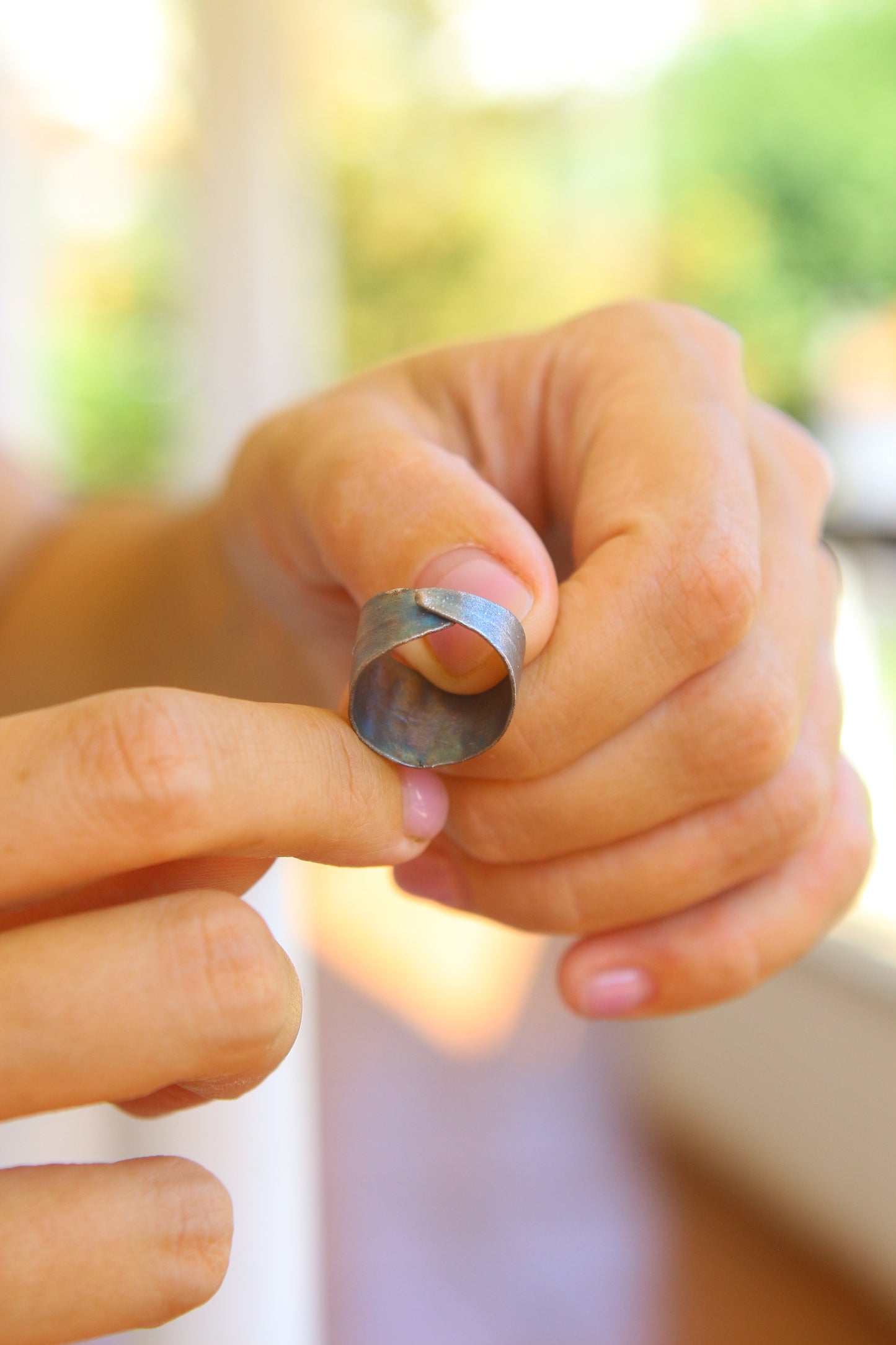 Anel com folha de arvore-de-ferro