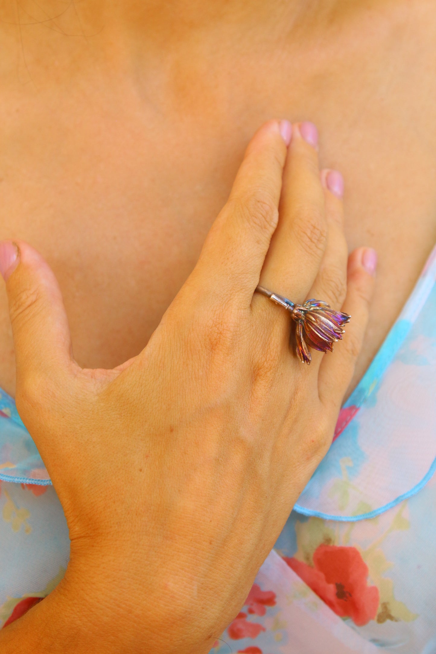 Anel com flor de cosmos