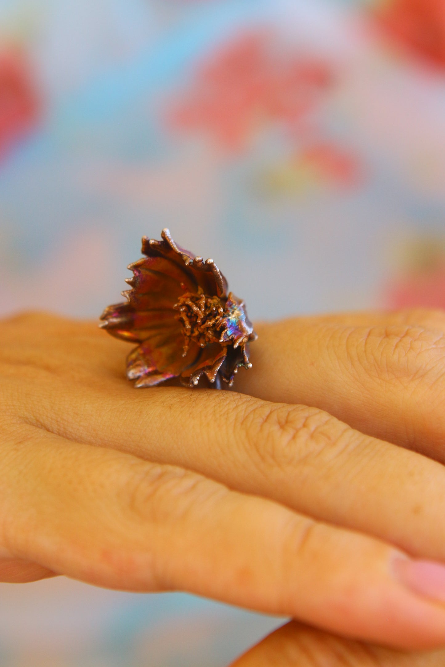 Anel com flor de cosmos