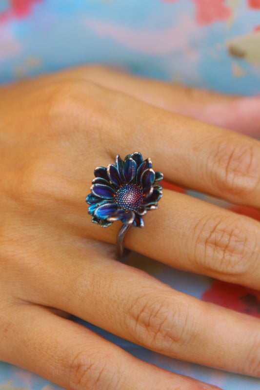 Anel com flor de crisantemo