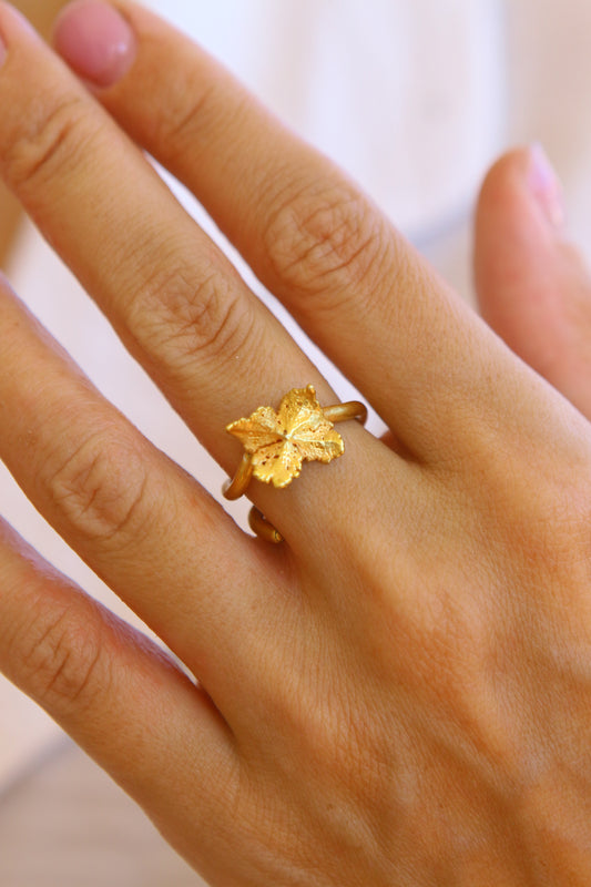 Anel com flor de hortensia