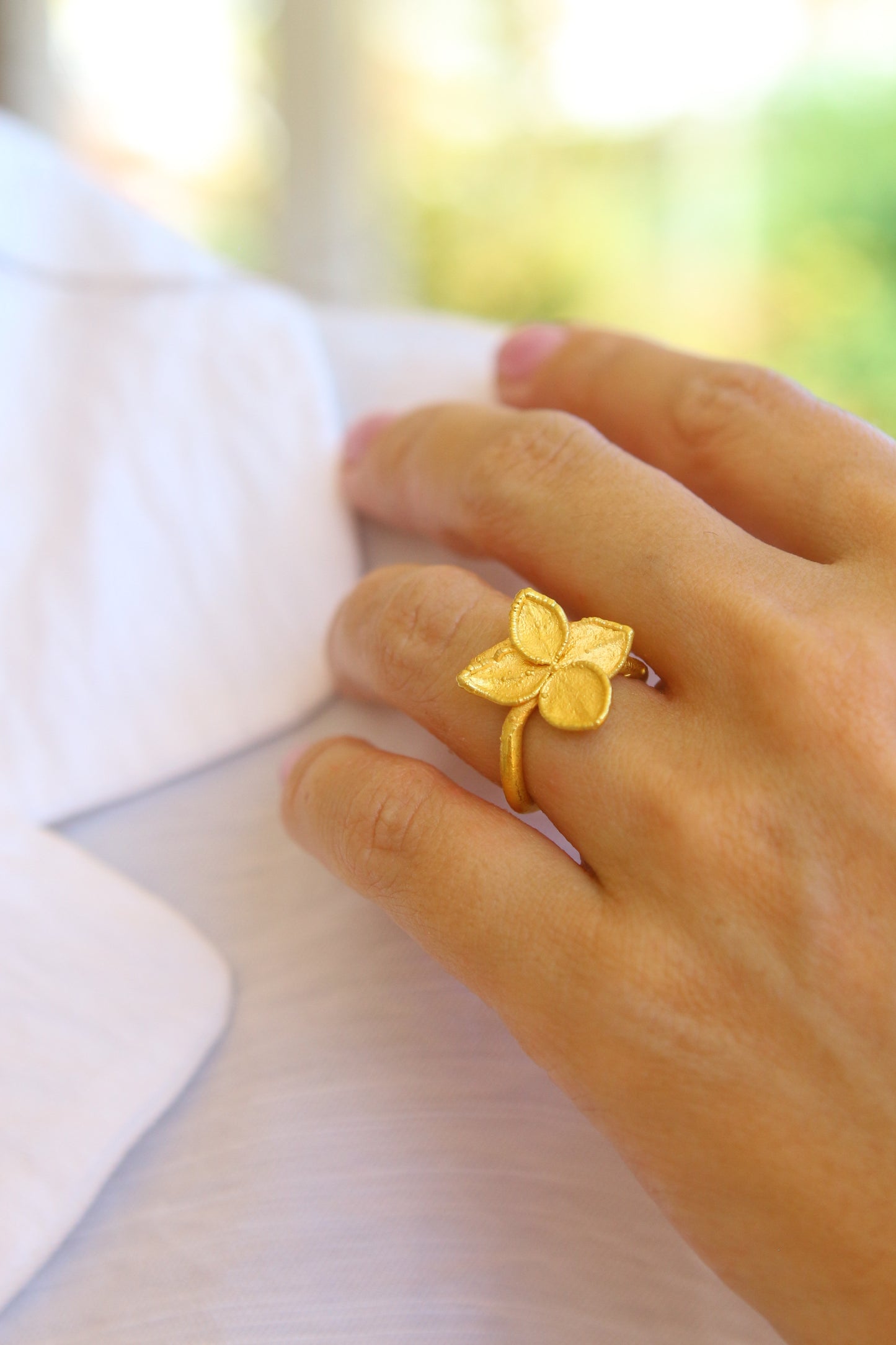 Anel com flor de hortensia