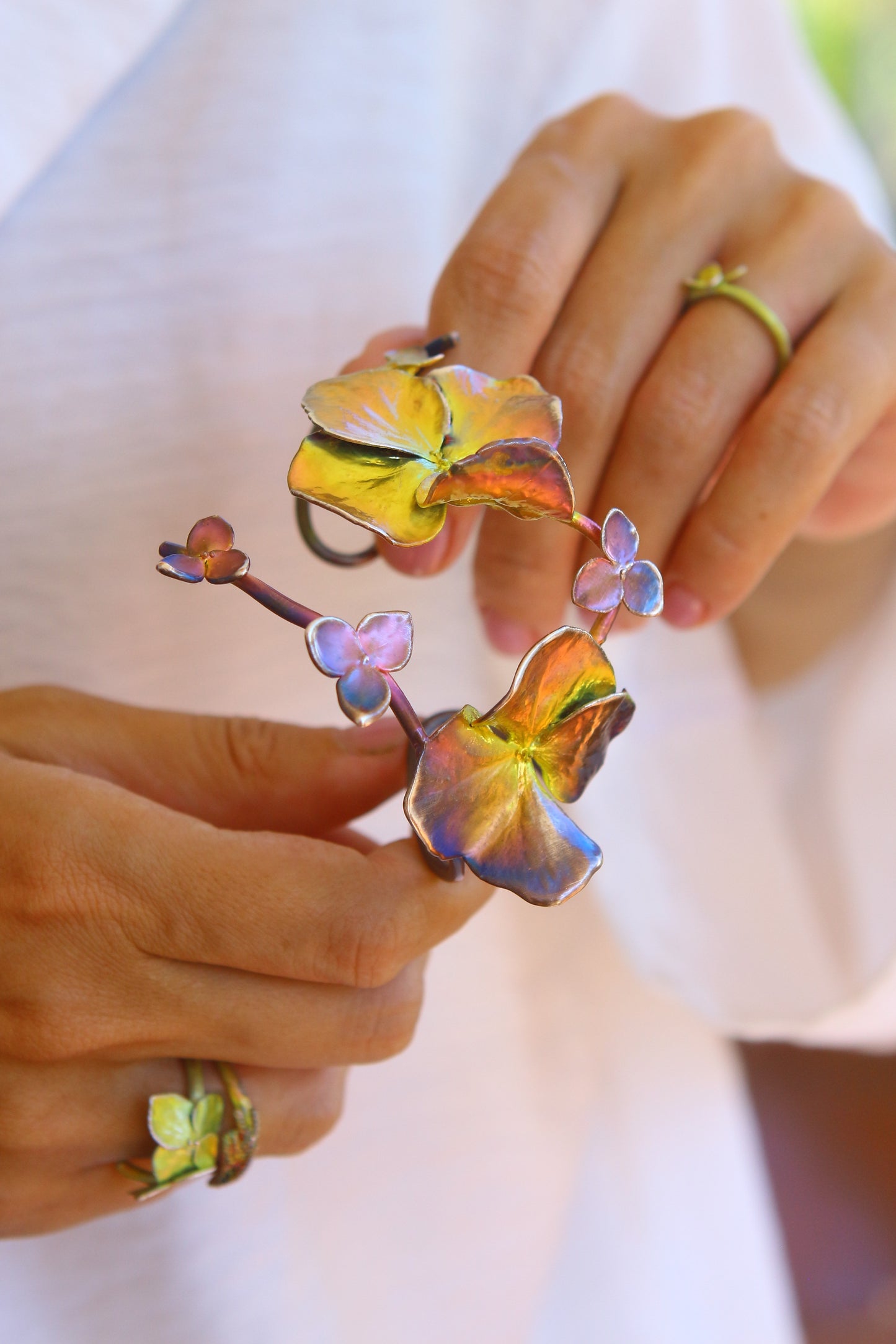 Pulseira com flores de hortensia