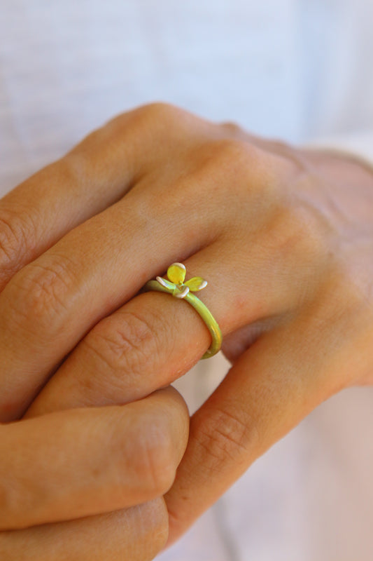 Anel com flor de hortensia