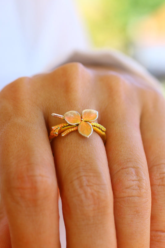 Anel com flor de hortensia