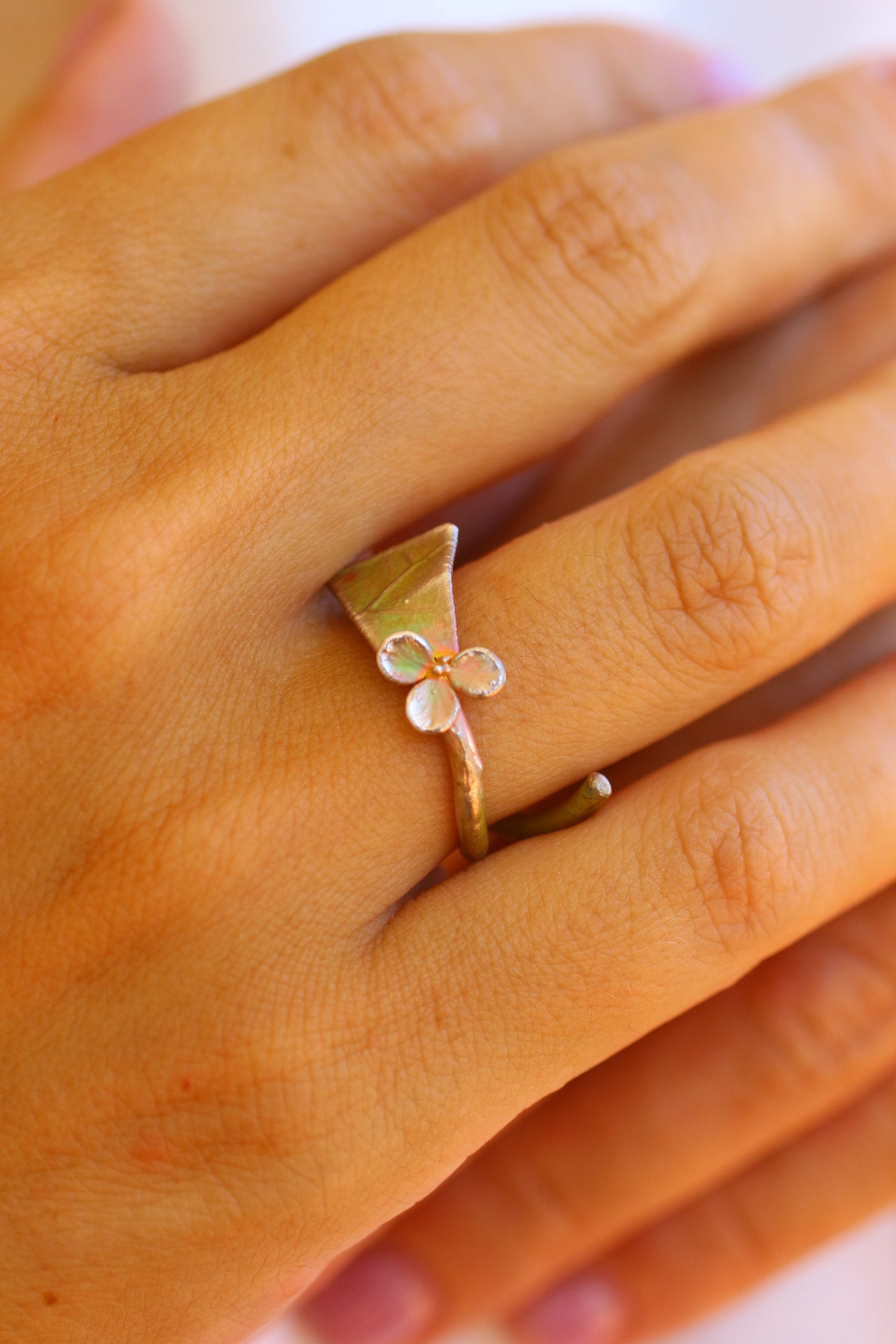 Anel com flor de hortensia