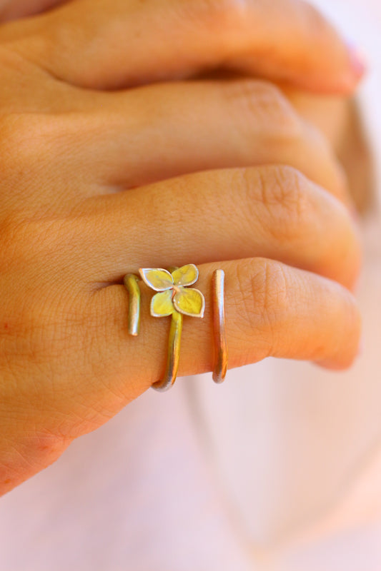Anel com flor de hortensia