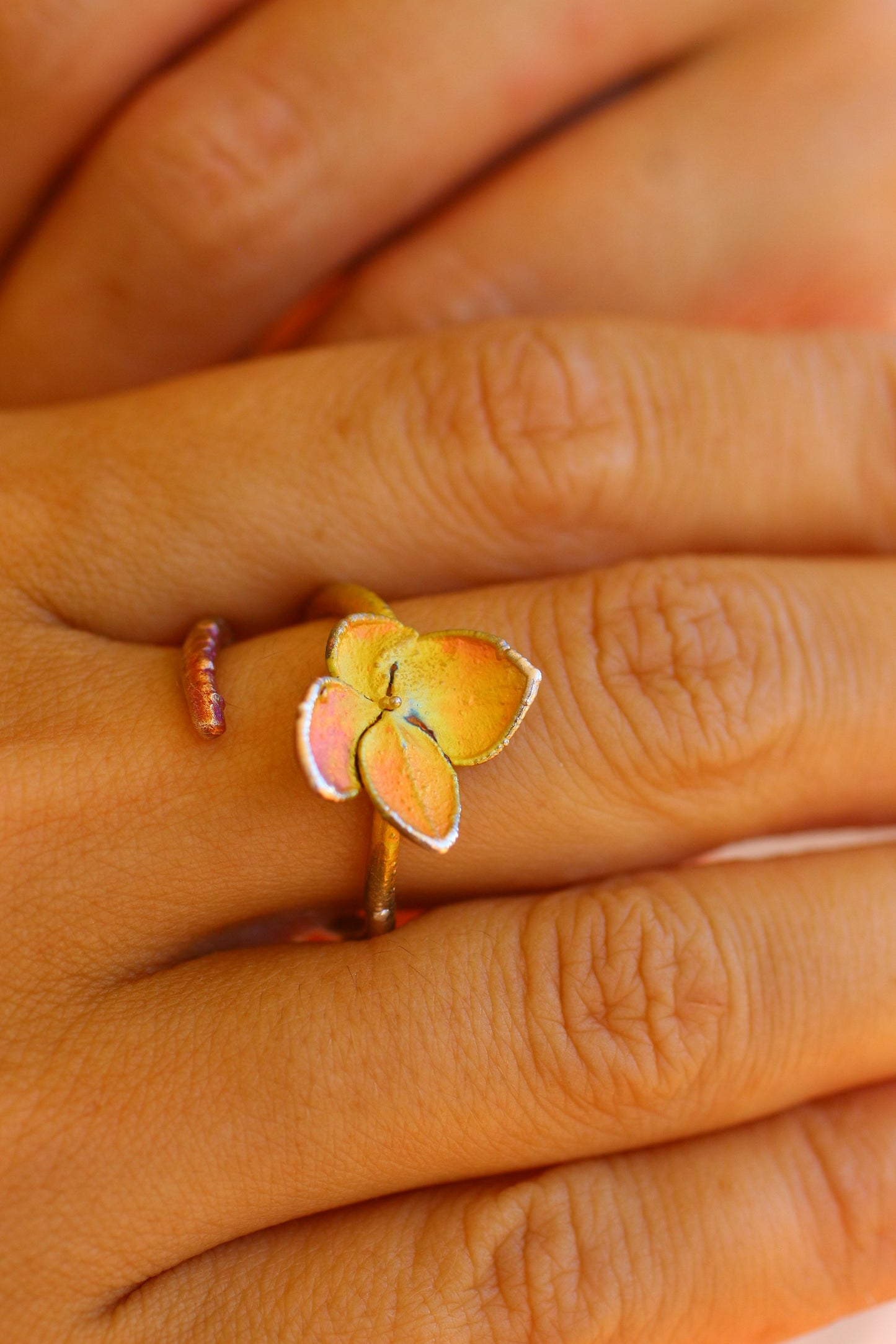 Anel com flor de hortensia