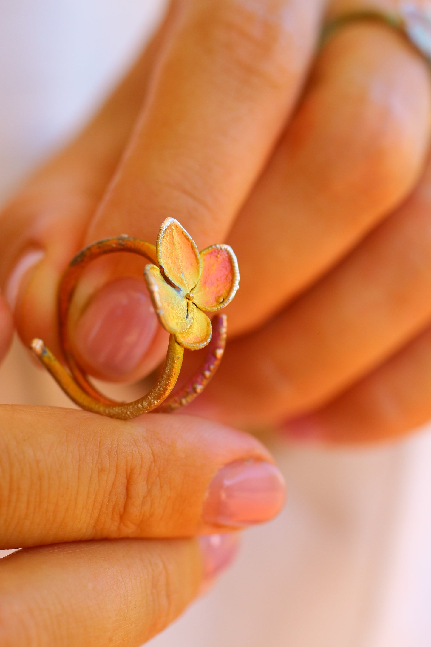 Anel com flor de hortensia