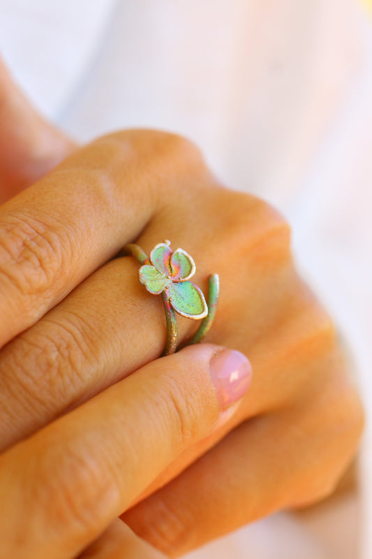 Anel com flor de hortensia