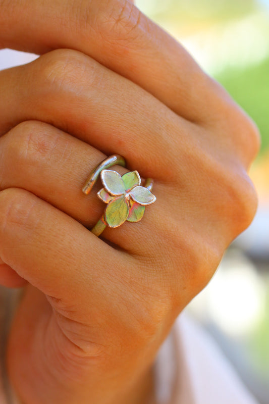 Anel com flor de hortensia