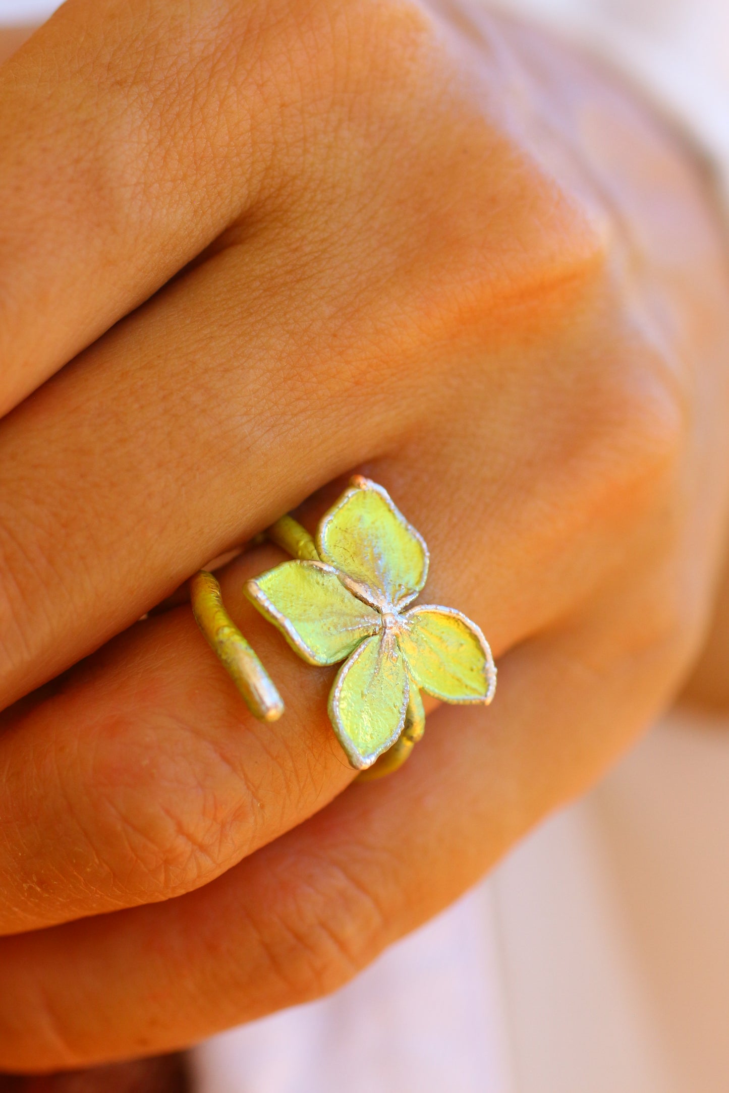 Anel com flor de hortensia