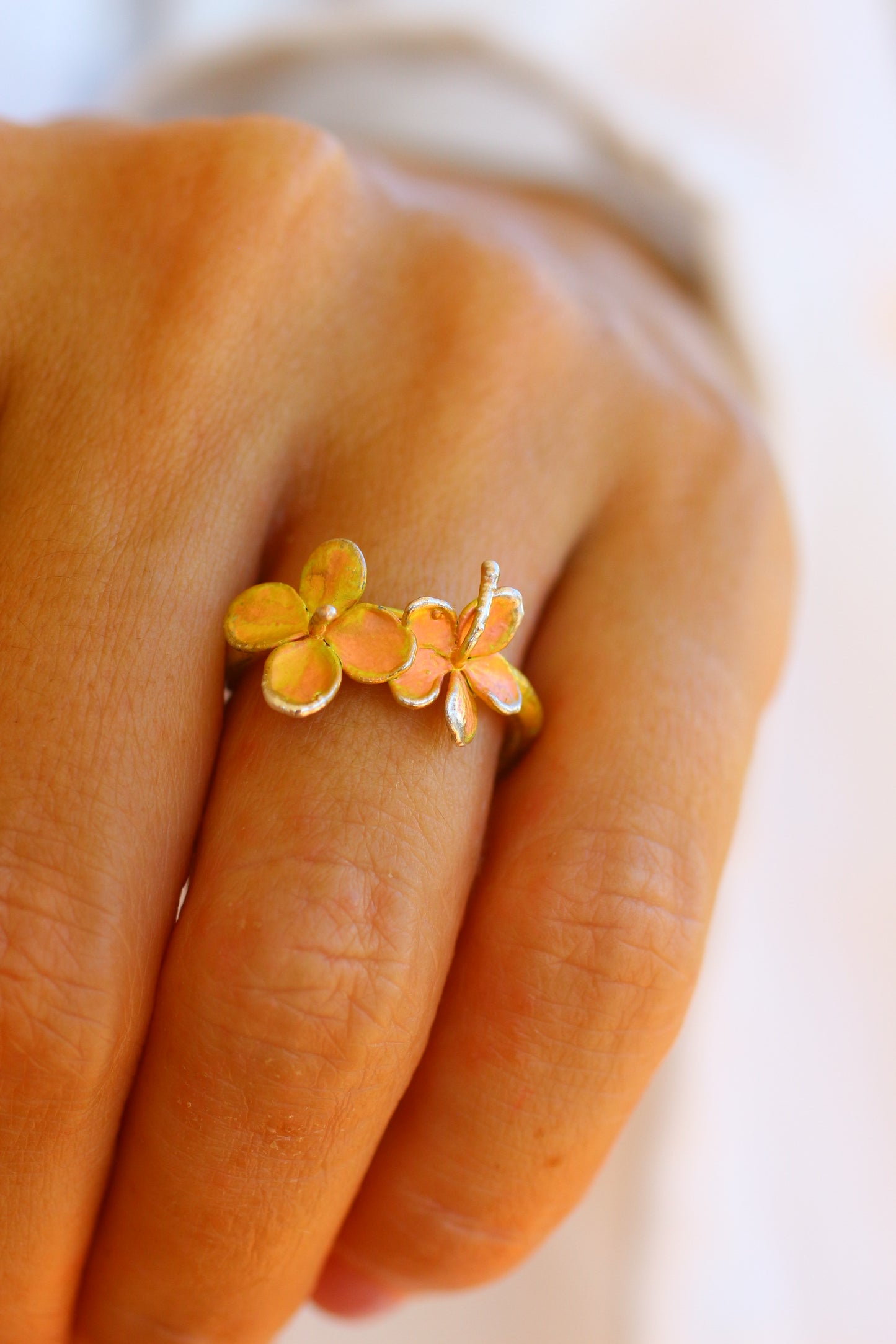 Anel com flor de hortensia