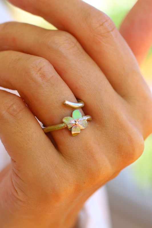 Anel com flor de hortensia