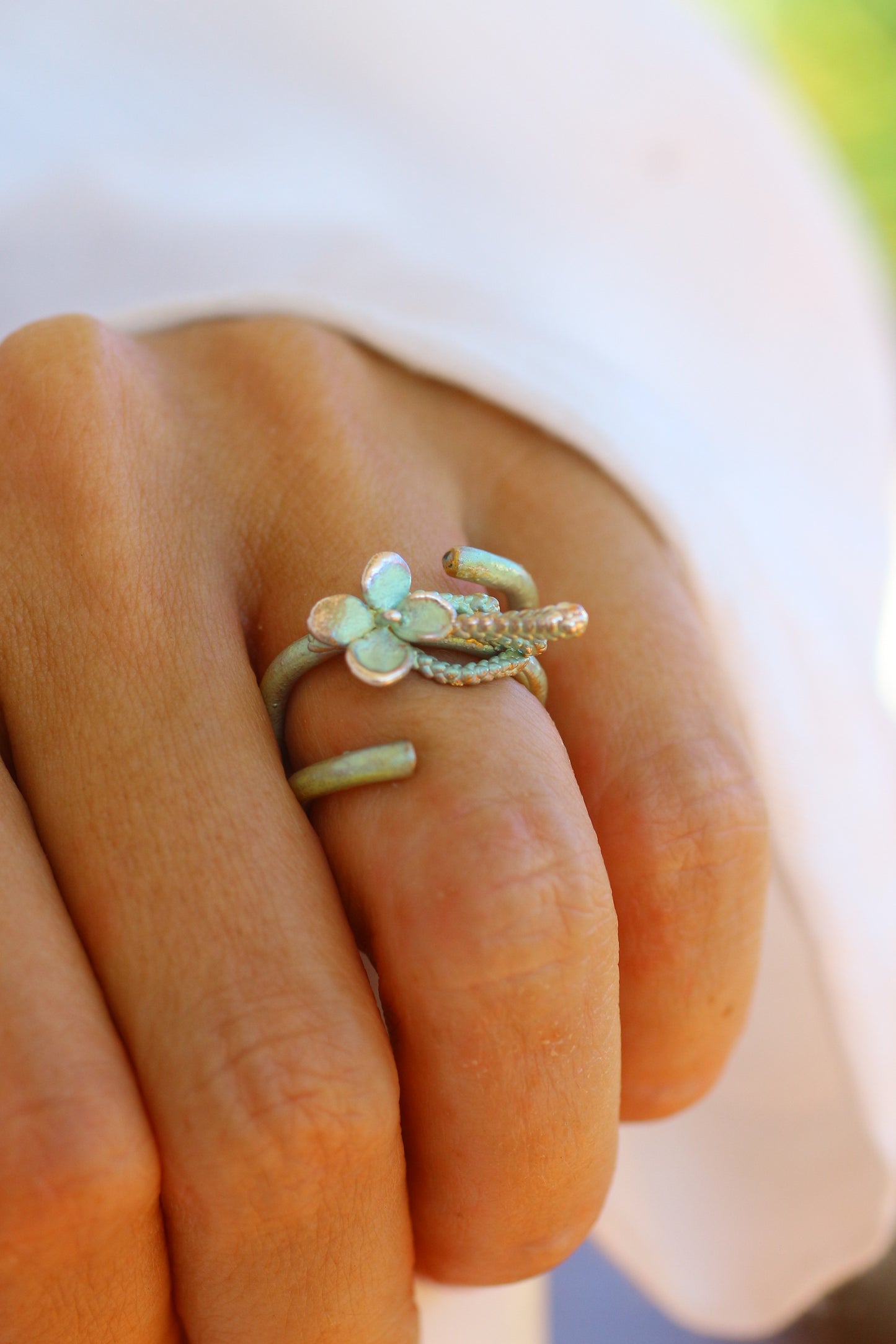 Anel com flor de hortensia