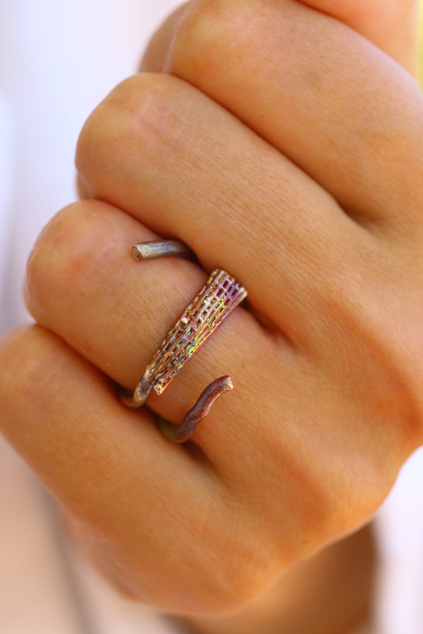 Anel com fragmento de folha