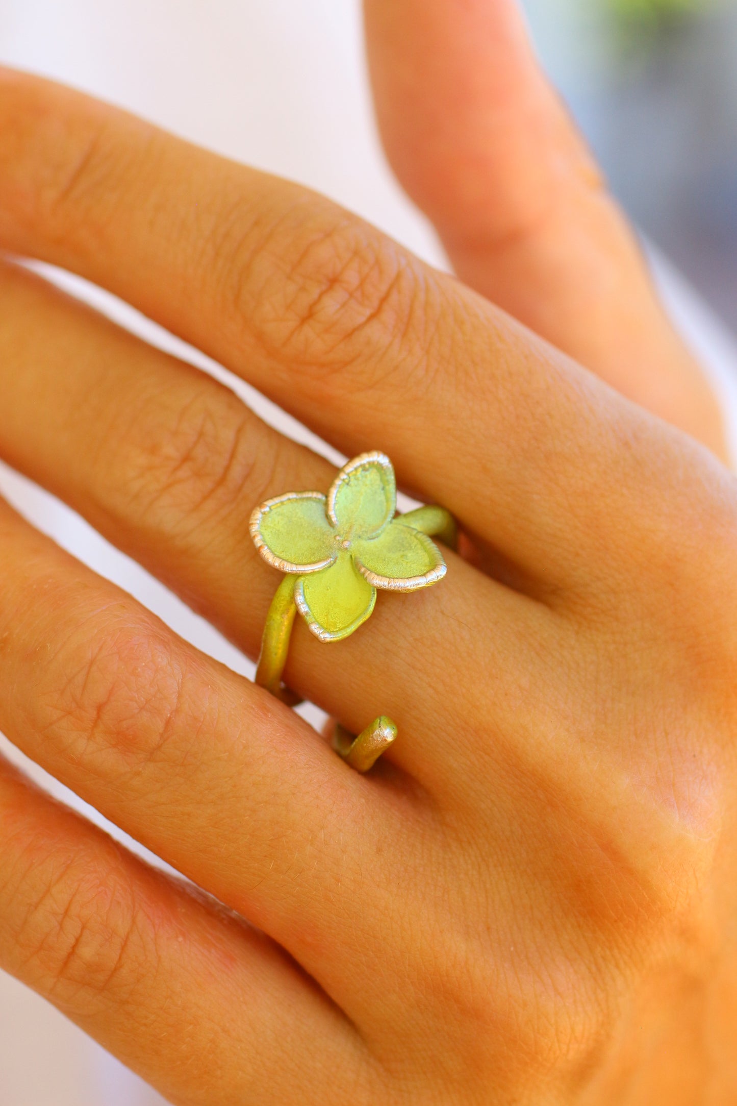 Anel com flor de hortensia