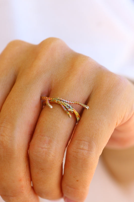 Anel com ramos de tuia