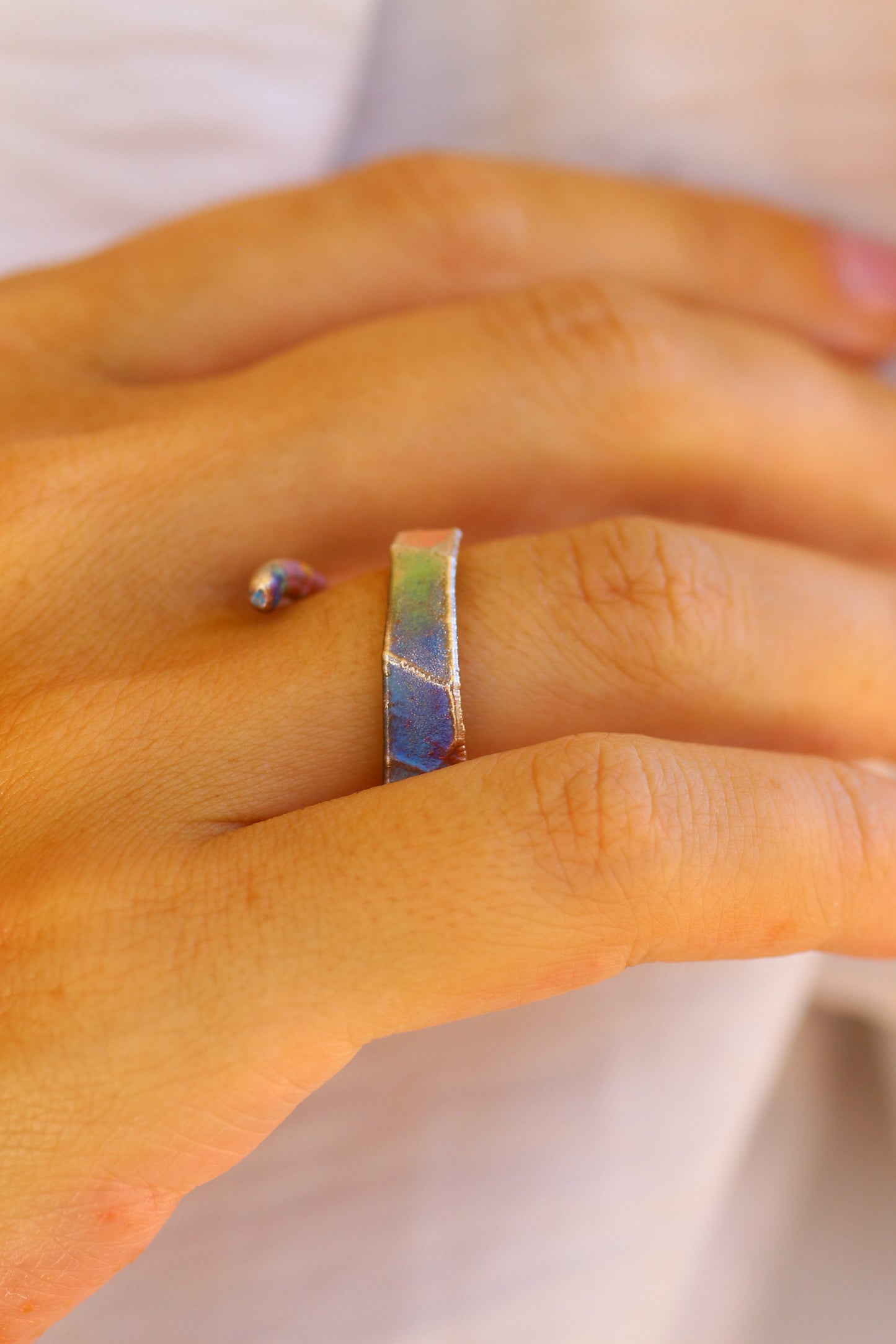 Anel com fragmento de folha