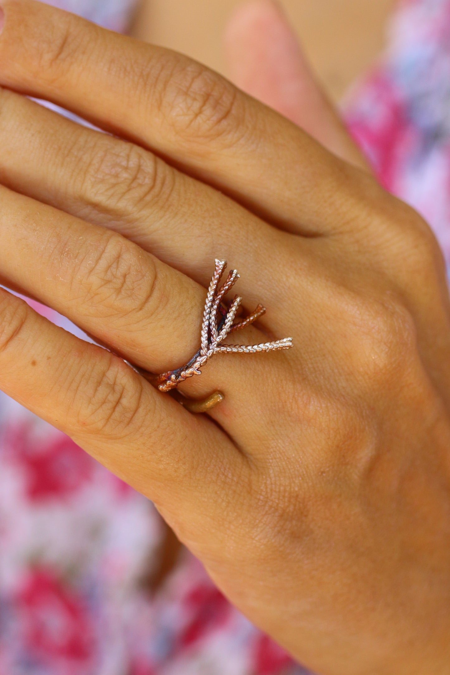 Anel com ramos de tuia