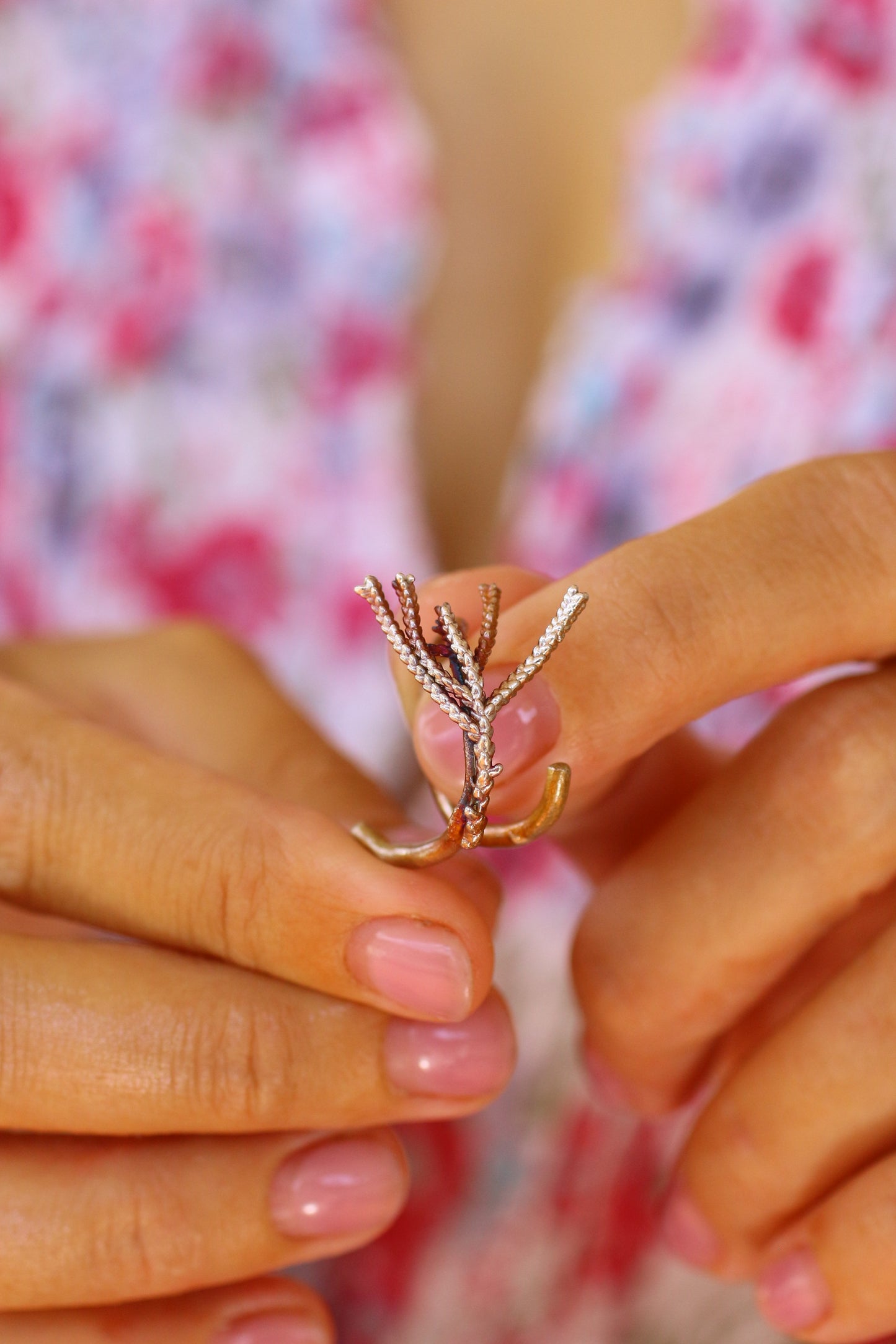 Anel com ramos de tuia