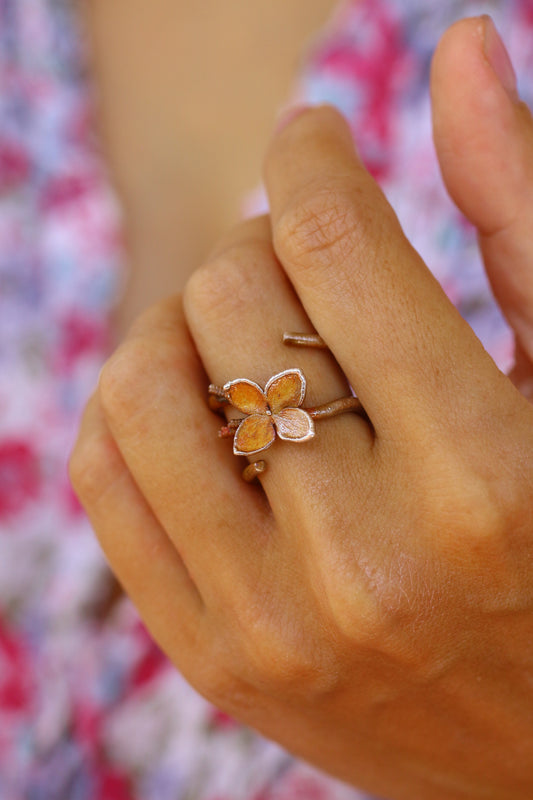 Anel com flor de hortensia