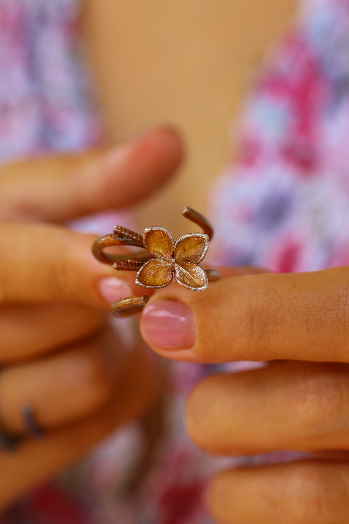 Anel com flor de hortensia