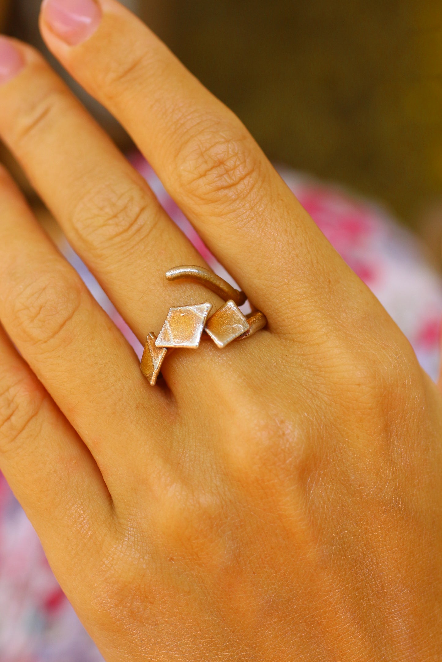 Anel com fragmento de folha